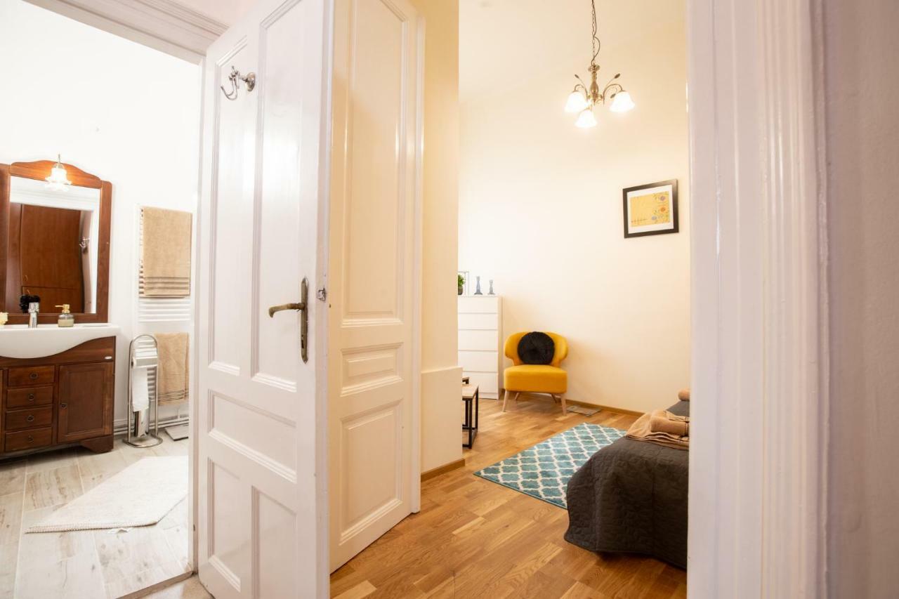 Art Downtown Alecsandri St Luxury Apartment Oradea Eksteriør billede